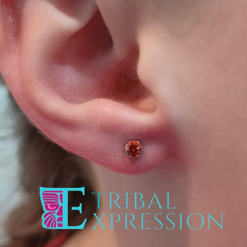 gen titanium kids earring at tribal expression-5.webp Titanium gemstone earrings for children's ear piercing at Tribal Expression
